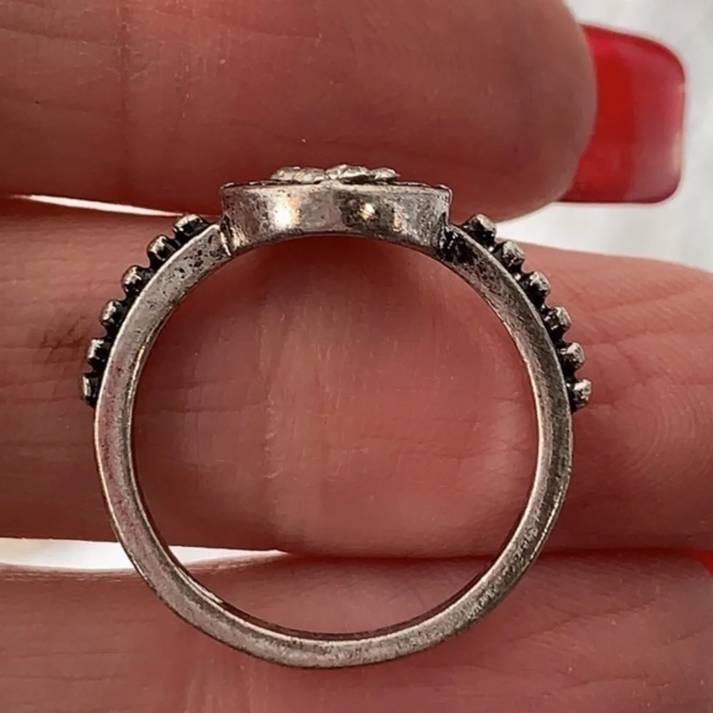 💐5/25 faux diamond small crystal antiqued finish silver tone cocktail ring